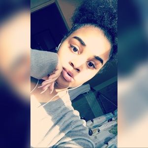 Meet your Posher, Alexis